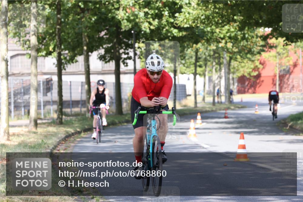 11.08.2024 - GEWOBA Citytriathlon Bremen H.Heesch http://msf.ph/oto/6768860 11.08.2024 10:24:14 Radfahren 23, 33, 44, 80, 101, 116 meine-sportfotos.de
