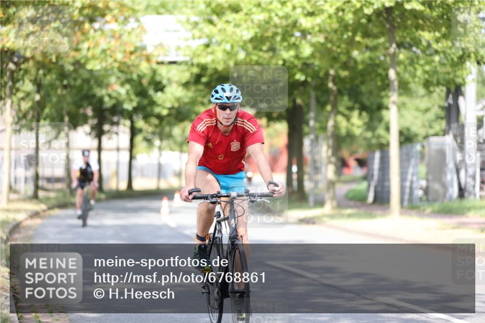 11.08.2024 - GEWOBA Citytriathlon Bremen H.Heesch http://msf.ph/oto/6768861 11.08.2024 10:41:44 Radfahren 7, 35, 47, 102, 110 meine-sportfotos.de