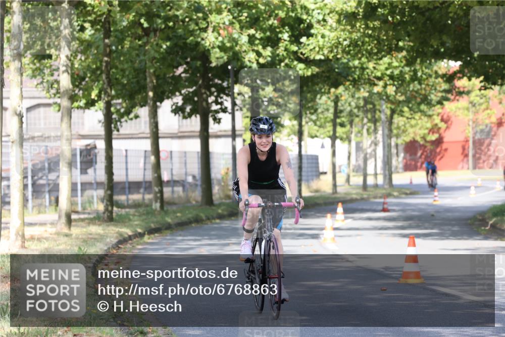 11.08.2024 - GEWOBA Citytriathlon Bremen H.Heesch http://msf.ph/oto/6768863 11.08.2024 10:24:16 Radfahren 2, 33, 44, 80, 88, 101, 116 meine-sportfotos.de