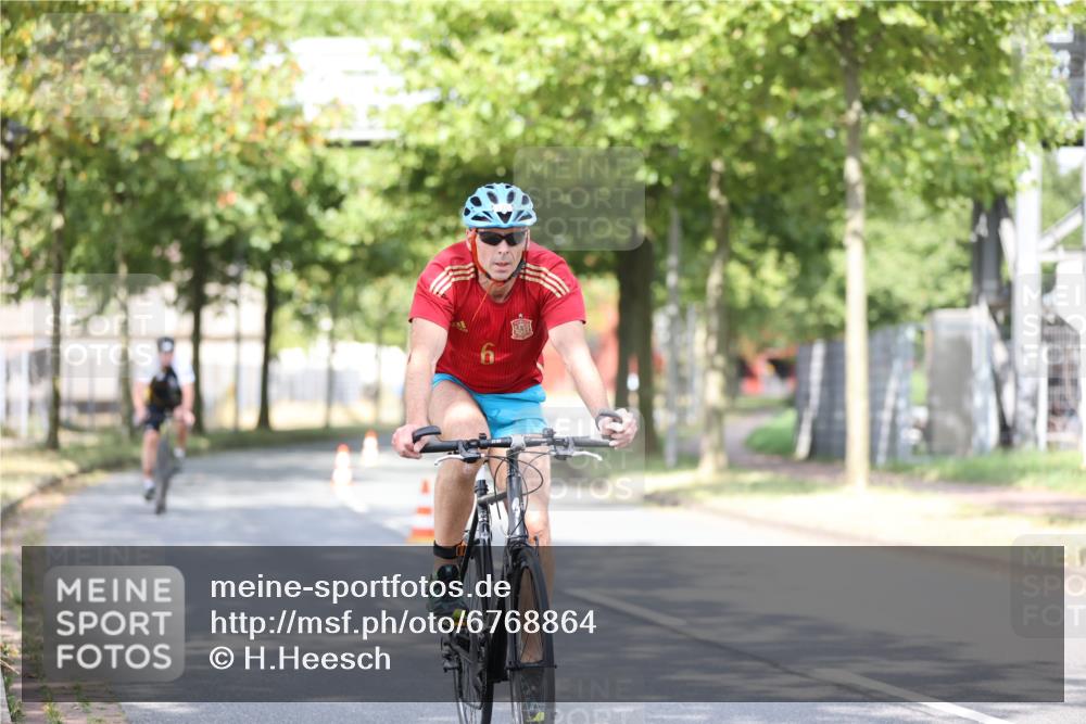 11.08.2024 - GEWOBA Citytriathlon Bremen H.Heesch http://msf.ph/oto/6768864 11.08.2024 10:41:44 Radfahren 7, 35, 47, 102, 110 meine-sportfotos.de