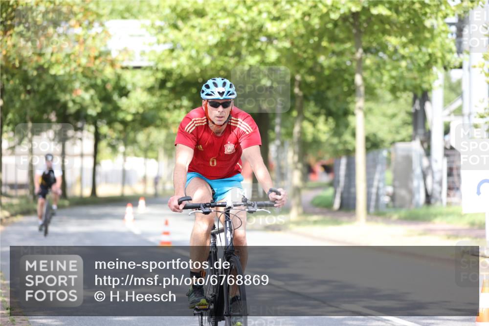 11.08.2024 - GEWOBA Citytriathlon Bremen H.Heesch http://msf.ph/oto/6768869 11.08.2024 10:41:44 Radfahren 7, 35, 47, 102, 110 meine-sportfotos.de