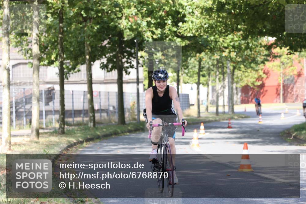 11.08.2024 - GEWOBA Citytriathlon Bremen H.Heesch http://msf.ph/oto/6768870 11.08.2024 10:24:16 Radfahren 2, 33, 44, 80, 88, 101, 116 meine-sportfotos.de
