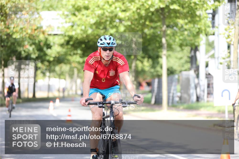 11.08.2024 - GEWOBA Citytriathlon Bremen H.Heesch http://msf.ph/oto/6768874 11.08.2024 10:41:44 Radfahren 7, 35, 47, 102, 110 meine-sportfotos.de