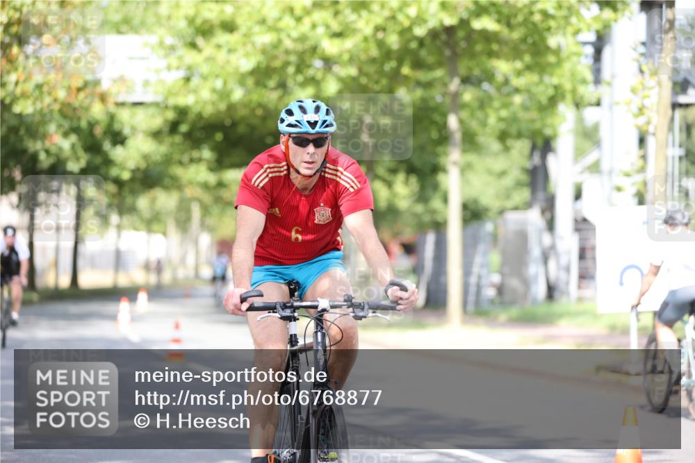 11.08.2024 - GEWOBA Citytriathlon Bremen H.Heesch http://msf.ph/oto/6768877 11.08.2024 10:41:44 Radfahren 7, 35, 47, 102, 110 meine-sportfotos.de