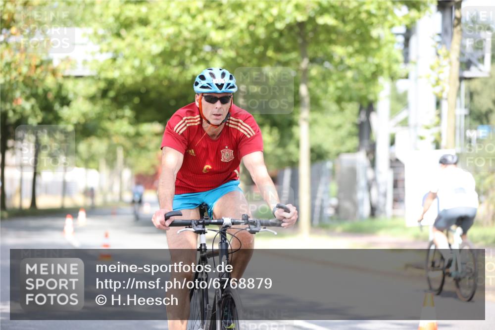11.08.2024 - GEWOBA Citytriathlon Bremen H.Heesch http://msf.ph/oto/6768879 11.08.2024 10:41:44 Radfahren 7, 35, 47, 102, 110 meine-sportfotos.de