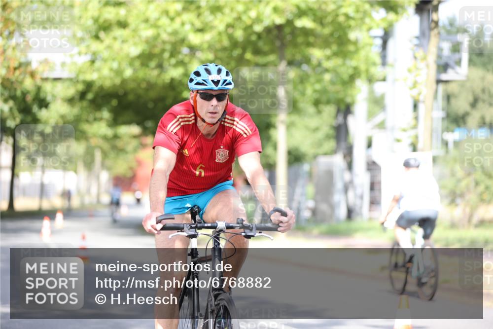11.08.2024 - GEWOBA Citytriathlon Bremen H.Heesch http://msf.ph/oto/6768882 11.08.2024 10:41:44 Radfahren 7, 35, 47, 102, 110 meine-sportfotos.de