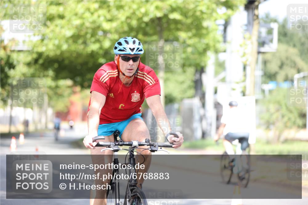 11.08.2024 - GEWOBA Citytriathlon Bremen H.Heesch http://msf.ph/oto/6768883 11.08.2024 10:41:44 Radfahren 7, 35, 47, 102, 110 meine-sportfotos.de
