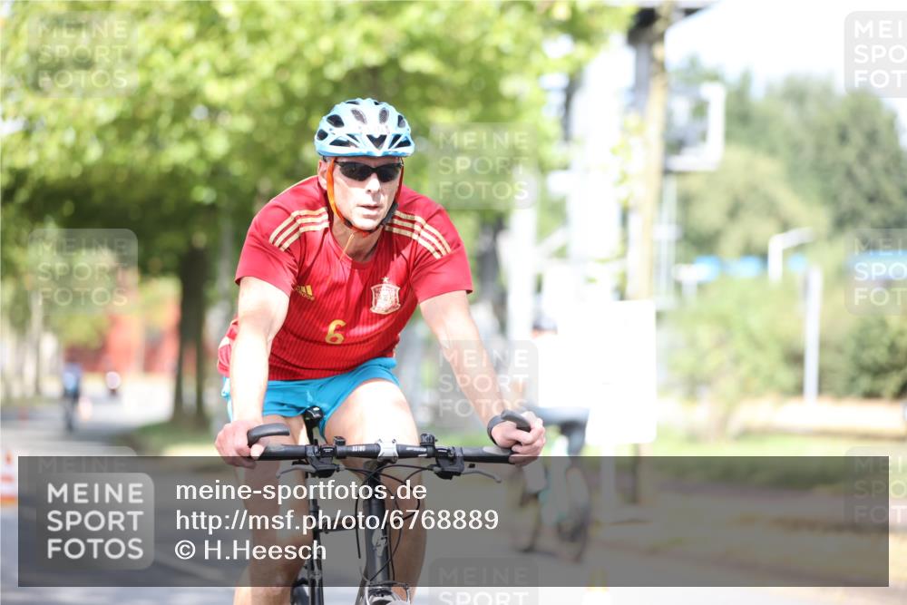 11.08.2024 - GEWOBA Citytriathlon Bremen H.Heesch http://msf.ph/oto/6768889 11.08.2024 10:41:44 Radfahren 7, 35, 47, 102, 110 meine-sportfotos.de