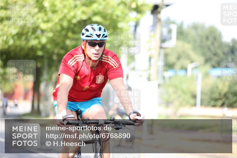 11.08.2024 - GEWOBA Citytriathlon Bremen H.Heesch http://msf.ph/oto/6768890 11.08.2024 10:41:44 Radfahren 7, 35, 47, 102, 110 meine-sportfotos.de