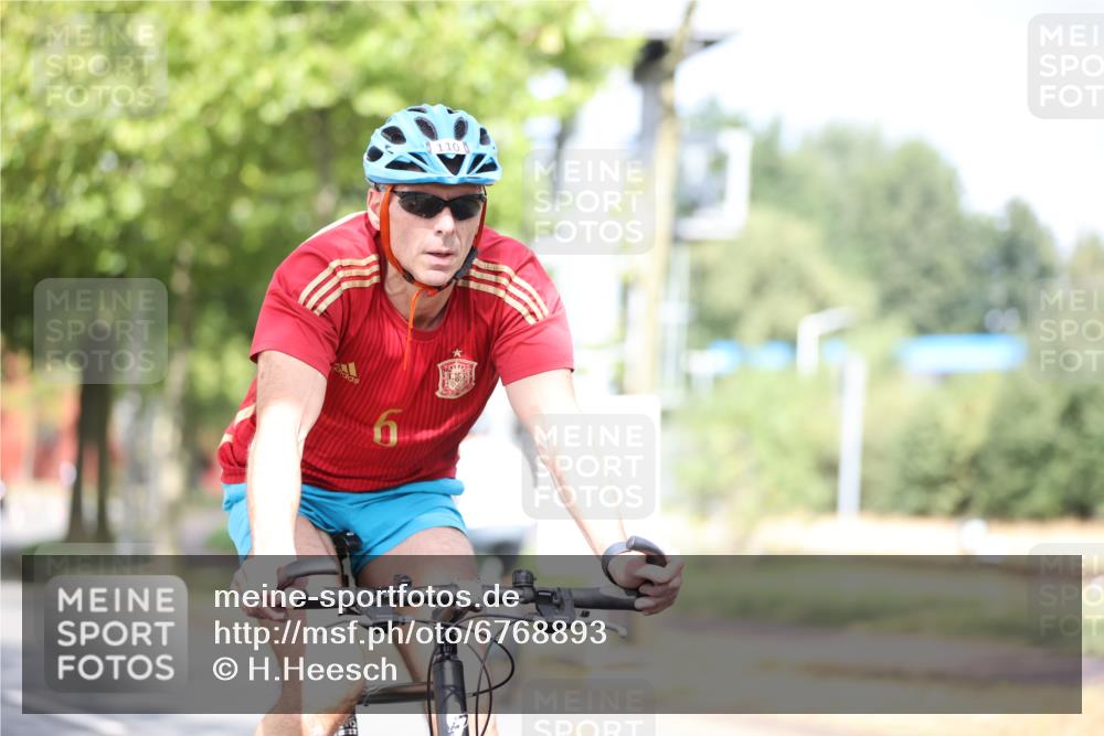 11.08.2024 - GEWOBA Citytriathlon Bremen H.Heesch http://msf.ph/oto/6768893 11.08.2024 10:41:44 Radfahren 7, 35, 47, 102, 110 meine-sportfotos.de