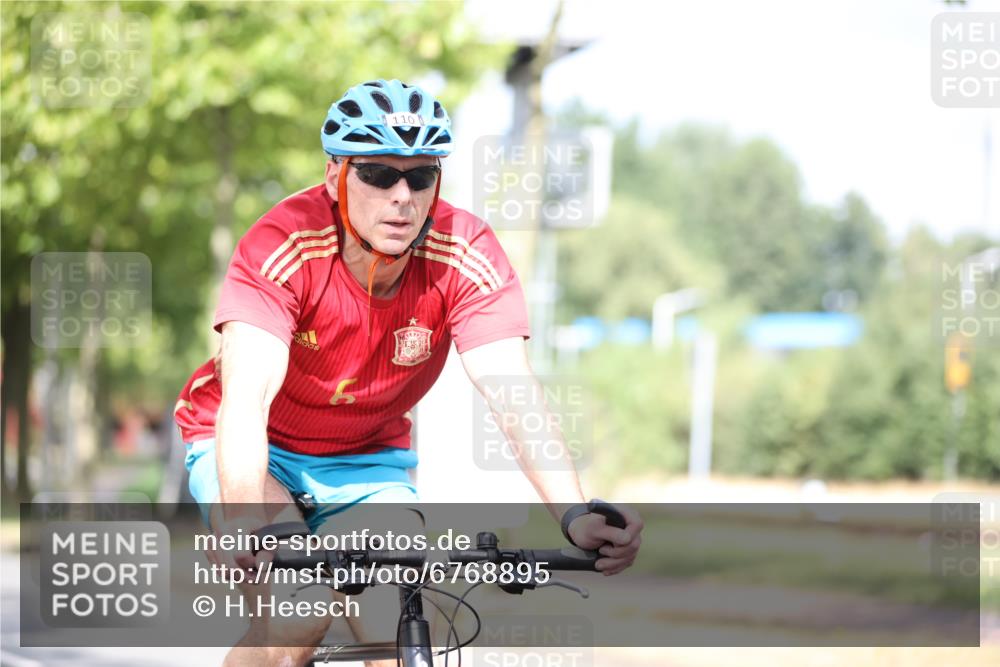 11.08.2024 - GEWOBA Citytriathlon Bremen H.Heesch http://msf.ph/oto/6768895 11.08.2024 10:41:44 Radfahren 7, 35, 47, 102, 110 meine-sportfotos.de