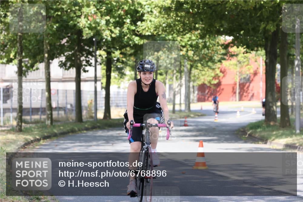 11.08.2024 - GEWOBA Citytriathlon Bremen H.Heesch http://msf.ph/oto/6768896 11.08.2024 10:24:17 Radfahren 2, 33, 44, 80, 88, 101, 116 meine-sportfotos.de