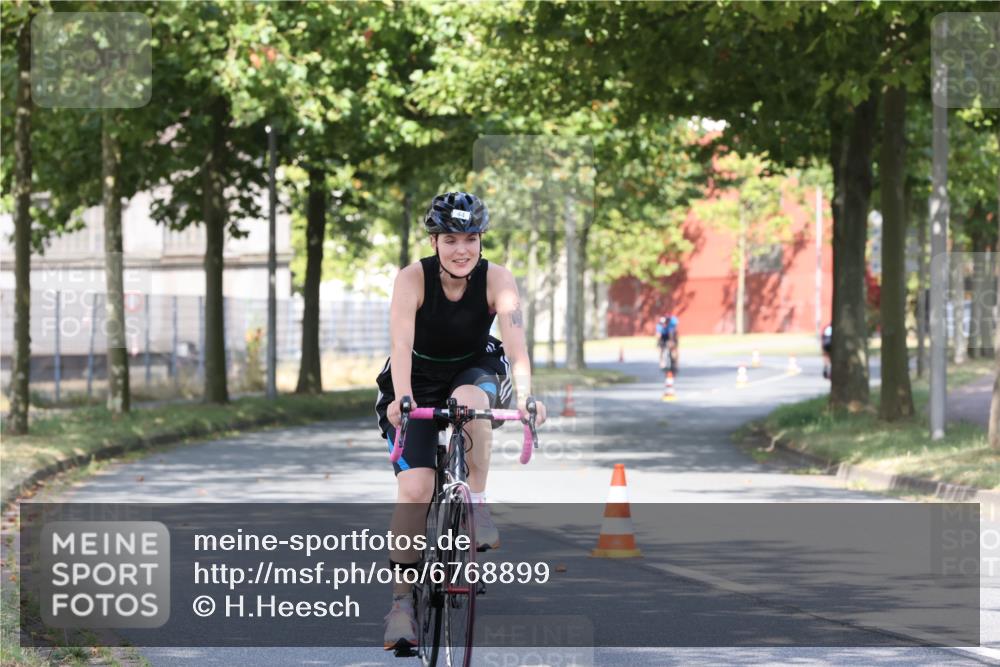 11.08.2024 - GEWOBA Citytriathlon Bremen H.Heesch http://msf.ph/oto/6768899 11.08.2024 10:24:17 Radfahren 2, 33, 44, 80, 88, 101, 116 meine-sportfotos.de