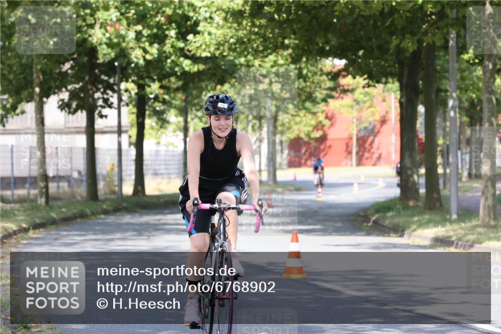 11.08.2024 - GEWOBA Citytriathlon Bremen H.Heesch http://msf.ph/oto/6768902 11.08.2024 10:24:17 Radfahren 2, 33, 44, 80, 88, 101, 116 meine-sportfotos.de