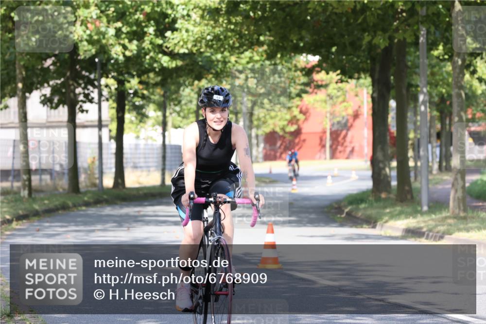 11.08.2024 - GEWOBA Citytriathlon Bremen H.Heesch http://msf.ph/oto/6768909 11.08.2024 10:24:17 Radfahren 2, 33, 44, 80, 88, 101, 116 meine-sportfotos.de