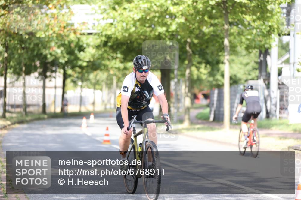 11.08.2024 - GEWOBA Citytriathlon Bremen H.Heesch http://msf.ph/oto/6768911 11.08.2024 10:41:46 Radfahren 7, 35, 47, 102, 110 meine-sportfotos.de