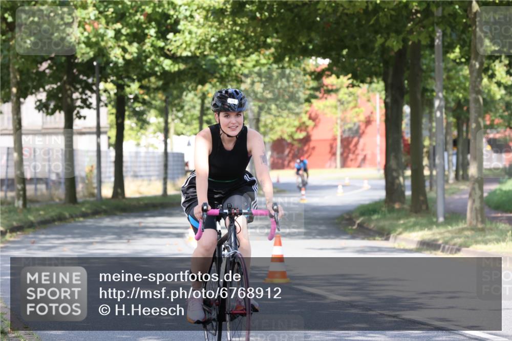 11.08.2024 - GEWOBA Citytriathlon Bremen H.Heesch http://msf.ph/oto/6768912 11.08.2024 10:24:17 Radfahren 2, 33, 44, 80, 88, 101, 116 meine-sportfotos.de
