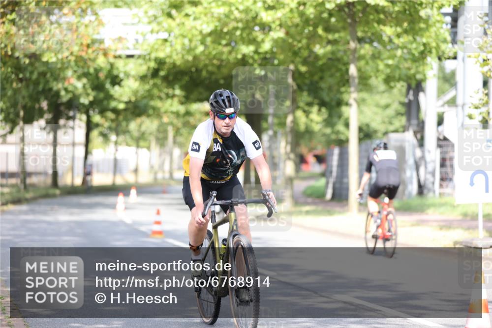 11.08.2024 - GEWOBA Citytriathlon Bremen H.Heesch http://msf.ph/oto/6768914 11.08.2024 10:41:47 Radfahren 5, 7, 35, 47, 102, 110 meine-sportfotos.de