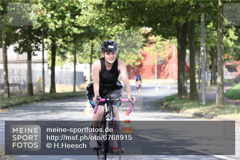 11.08.2024 - GEWOBA Citytriathlon Bremen H.Heesch http://msf.ph/oto/6768915 11.08.2024 10:24:17 Radfahren 2, 33, 44, 80, 88, 101, 116 meine-sportfotos.de