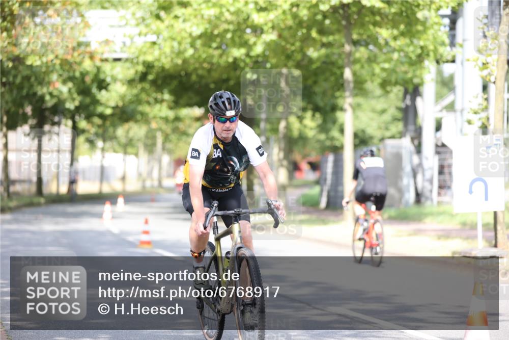 11.08.2024 - GEWOBA Citytriathlon Bremen H.Heesch http://msf.ph/oto/6768917 11.08.2024 10:41:47 Radfahren 5, 7, 35, 47, 102, 110 meine-sportfotos.de