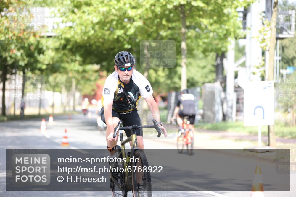 11.08.2024 - GEWOBA Citytriathlon Bremen H.Heesch http://msf.ph/oto/6768922 11.08.2024 10:41:47 Radfahren 5, 7, 35, 47, 102, 110 meine-sportfotos.de