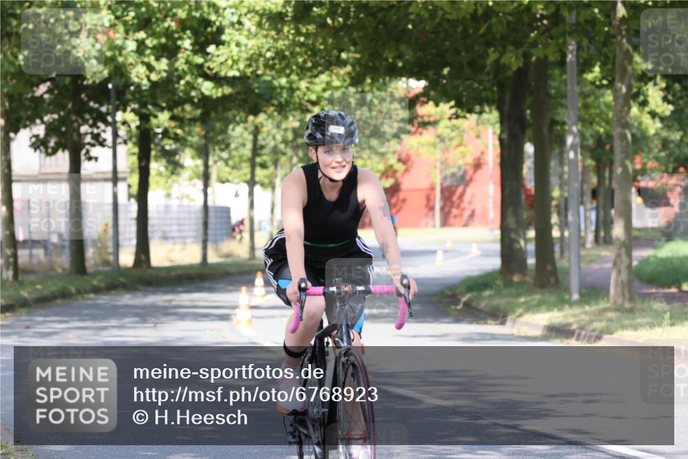 11.08.2024 - GEWOBA Citytriathlon Bremen H.Heesch http://msf.ph/oto/6768923 11.08.2024 10:24:17 Radfahren 2, 33, 44, 80, 88, 101, 116 meine-sportfotos.de