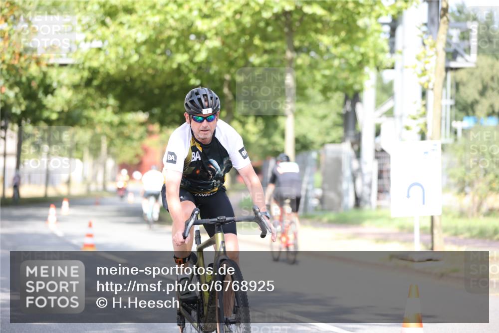11.08.2024 - GEWOBA Citytriathlon Bremen H.Heesch http://msf.ph/oto/6768925 11.08.2024 10:41:47 Radfahren 5, 7, 35, 47, 102, 110 meine-sportfotos.de