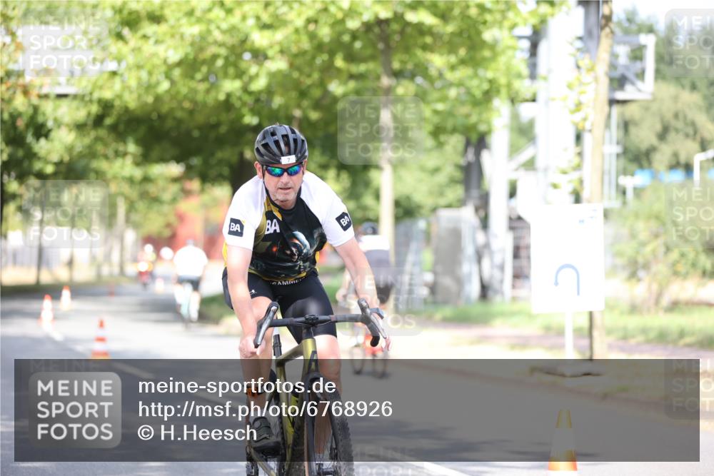 11.08.2024 - GEWOBA Citytriathlon Bremen H.Heesch http://msf.ph/oto/6768926 11.08.2024 10:41:47 Radfahren 5, 7, 35, 47, 102, 110 meine-sportfotos.de
