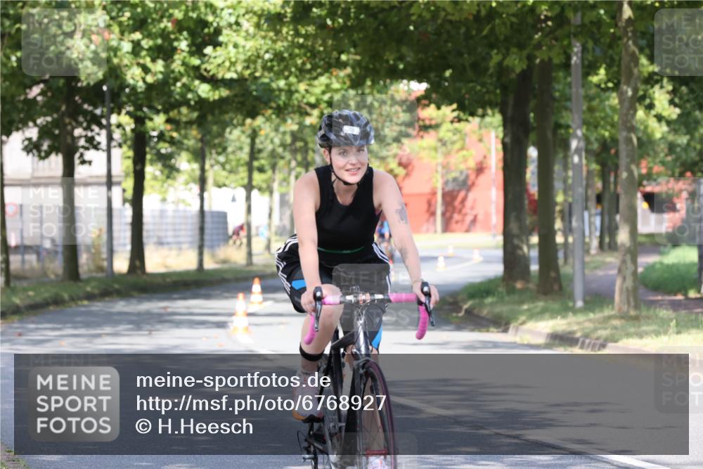 11.08.2024 - GEWOBA Citytriathlon Bremen H.Heesch http://msf.ph/oto/6768927 11.08.2024 10:24:17 Radfahren 2, 33, 44, 80, 88, 101, 116 meine-sportfotos.de