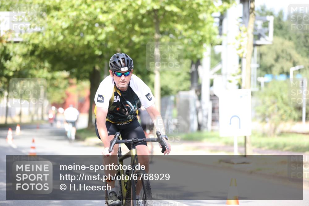 11.08.2024 - GEWOBA Citytriathlon Bremen H.Heesch http://msf.ph/oto/6768929 11.08.2024 10:41:47 Radfahren 5, 7, 35, 47, 102, 110 meine-sportfotos.de