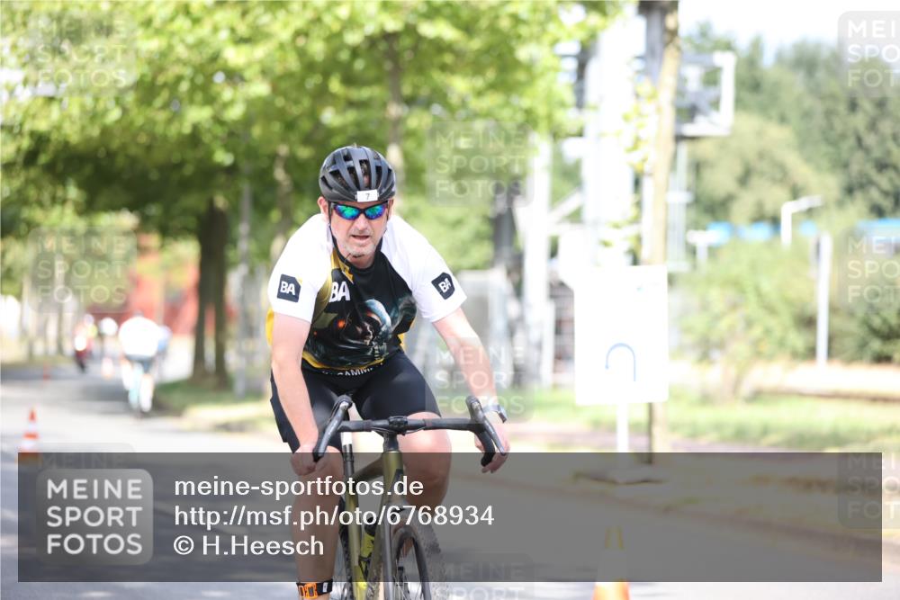 11.08.2024 - GEWOBA Citytriathlon Bremen H.Heesch http://msf.ph/oto/6768934 11.08.2024 10:41:47 Radfahren 5, 7, 35, 47, 102, 110 meine-sportfotos.de