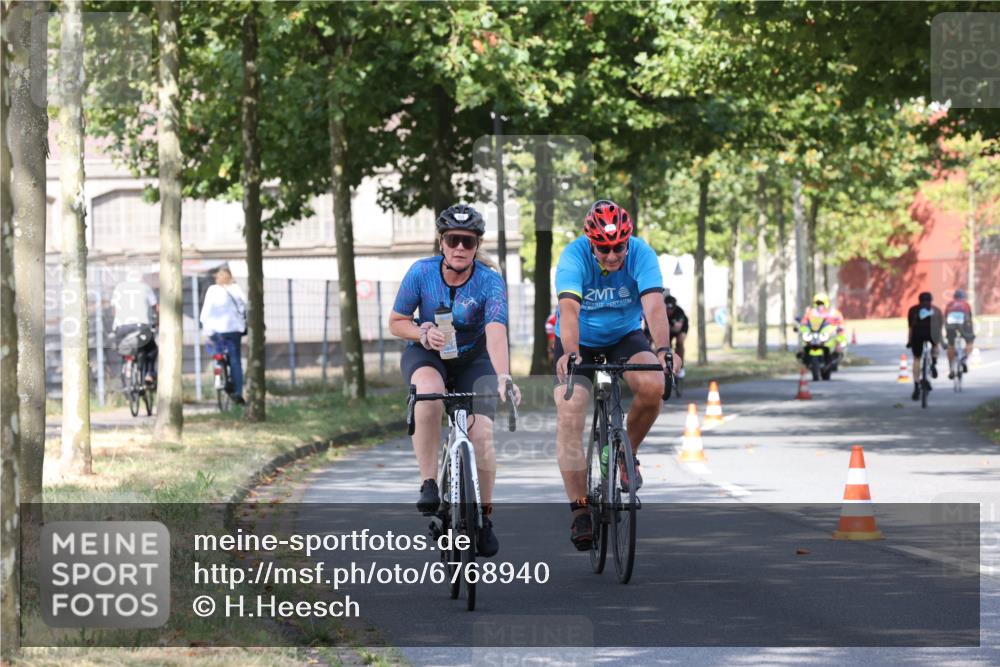 11.08.2024 - GEWOBA Citytriathlon Bremen H.Heesch http://msf.ph/oto/6768940 11.08.2024 10:24:30 Radfahren 2, 18, 67, 68, 88 meine-sportfotos.de