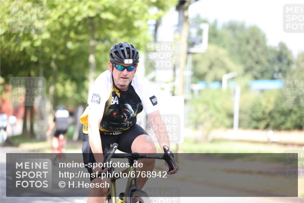 11.08.2024 - GEWOBA Citytriathlon Bremen H.Heesch http://msf.ph/oto/6768942 11.08.2024 10:41:47 Radfahren 5, 7, 35, 47, 102, 110 meine-sportfotos.de