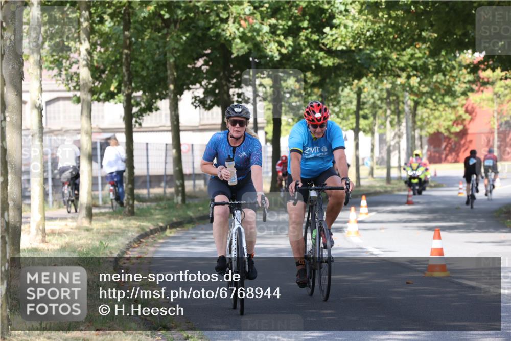 11.08.2024 - GEWOBA Citytriathlon Bremen H.Heesch http://msf.ph/oto/6768944 11.08.2024 10:24:30 Radfahren 2, 18, 67, 68, 88 meine-sportfotos.de