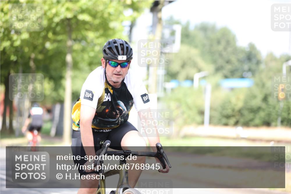 11.08.2024 - GEWOBA Citytriathlon Bremen H.Heesch http://msf.ph/oto/6768945 11.08.2024 10:41:47 Radfahren 5, 7, 35, 47, 102, 110 meine-sportfotos.de