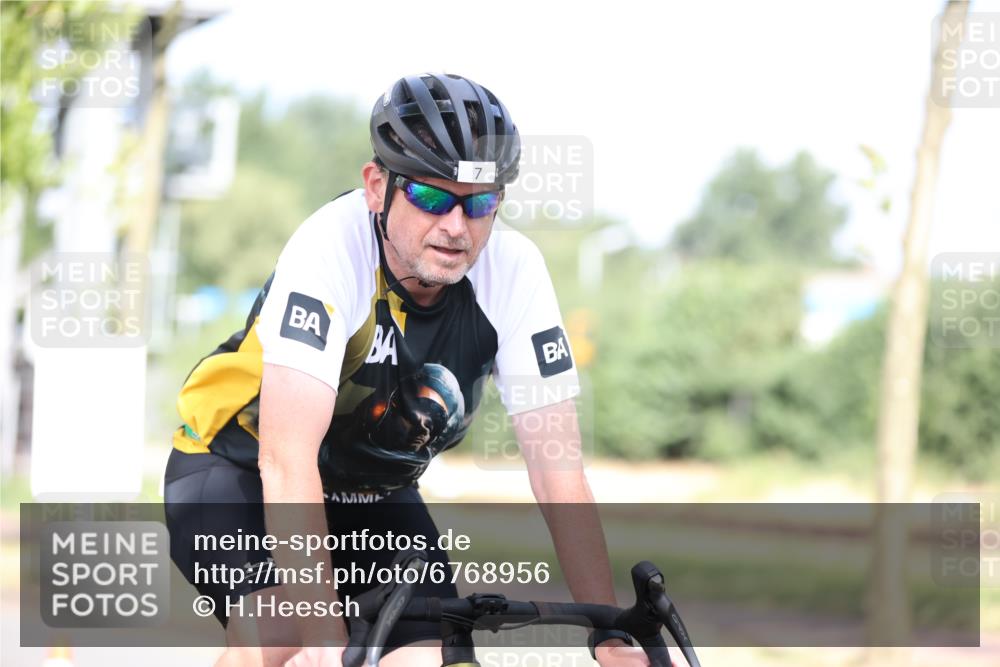 11.08.2024 - GEWOBA Citytriathlon Bremen H.Heesch http://msf.ph/oto/6768956 11.08.2024 10:41:47 Radfahren 5, 7, 35, 47, 102, 110 meine-sportfotos.de