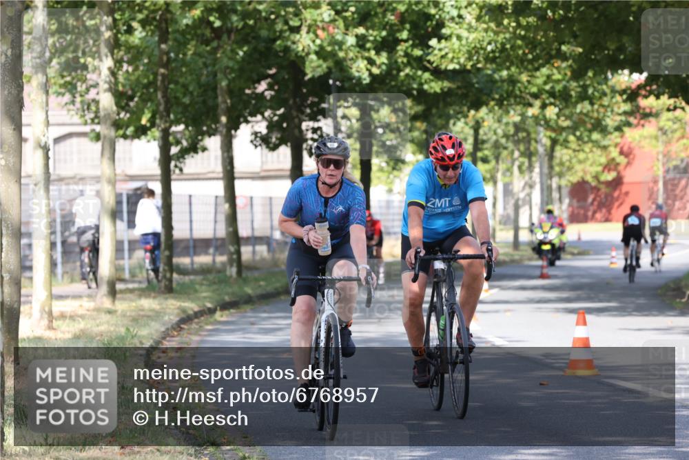 11.08.2024 - GEWOBA Citytriathlon Bremen H.Heesch http://msf.ph/oto/6768957 11.08.2024 10:24:30 Radfahren 2, 18, 67, 68, 88 meine-sportfotos.de