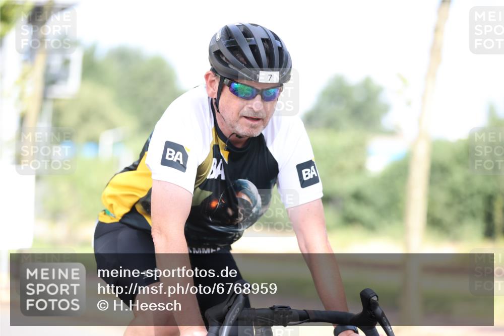 11.08.2024 - GEWOBA Citytriathlon Bremen H.Heesch http://msf.ph/oto/6768959 11.08.2024 10:41:47 Radfahren 5, 7, 35, 47, 102, 110 meine-sportfotos.de