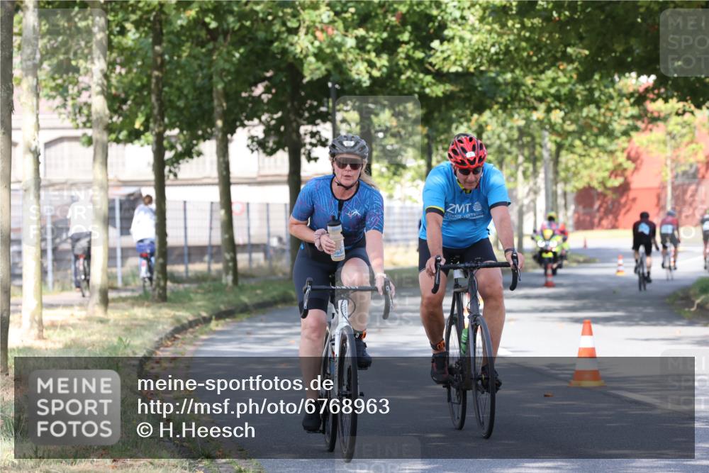 11.08.2024 - GEWOBA Citytriathlon Bremen H.Heesch http://msf.ph/oto/6768963 11.08.2024 10:24:30 Radfahren 2, 18, 67, 68, 88 meine-sportfotos.de