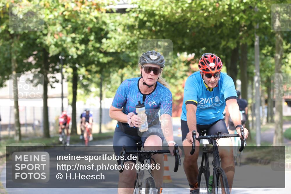 11.08.2024 - GEWOBA Citytriathlon Bremen H.Heesch http://msf.ph/oto/6768966 11.08.2024 10:24:31 Radfahren 2, 18, 67, 68, 88 meine-sportfotos.de