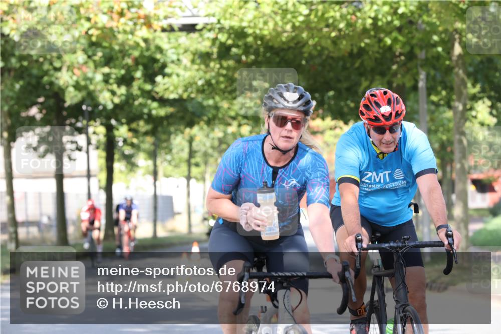 11.08.2024 - GEWOBA Citytriathlon Bremen H.Heesch http://msf.ph/oto/6768974 11.08.2024 10:24:31 Radfahren 2, 18, 67, 68, 88 meine-sportfotos.de