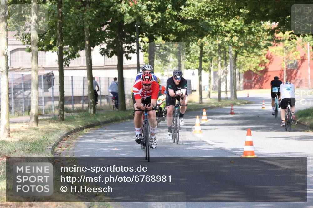 11.08.2024 - GEWOBA Citytriathlon Bremen H.Heesch http://msf.ph/oto/6768981 11.08.2024 10:24:35 Radfahren 2, 18, 67, 68, 88 meine-sportfotos.de