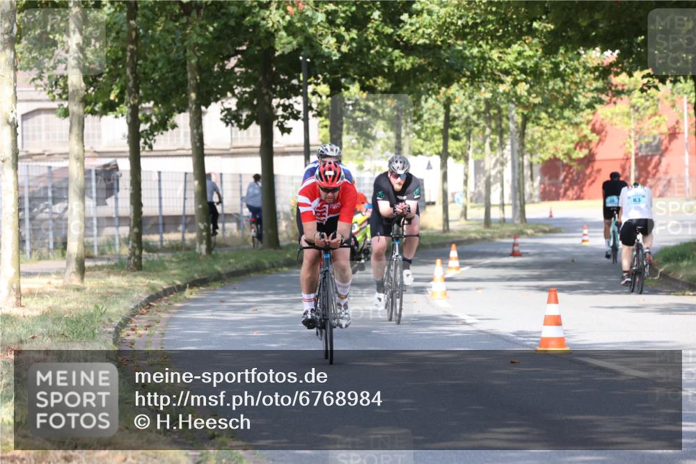 11.08.2024 - GEWOBA Citytriathlon Bremen H.Heesch http://msf.ph/oto/6768984 11.08.2024 10:24:35 Radfahren 2, 18, 67, 68, 88 meine-sportfotos.de