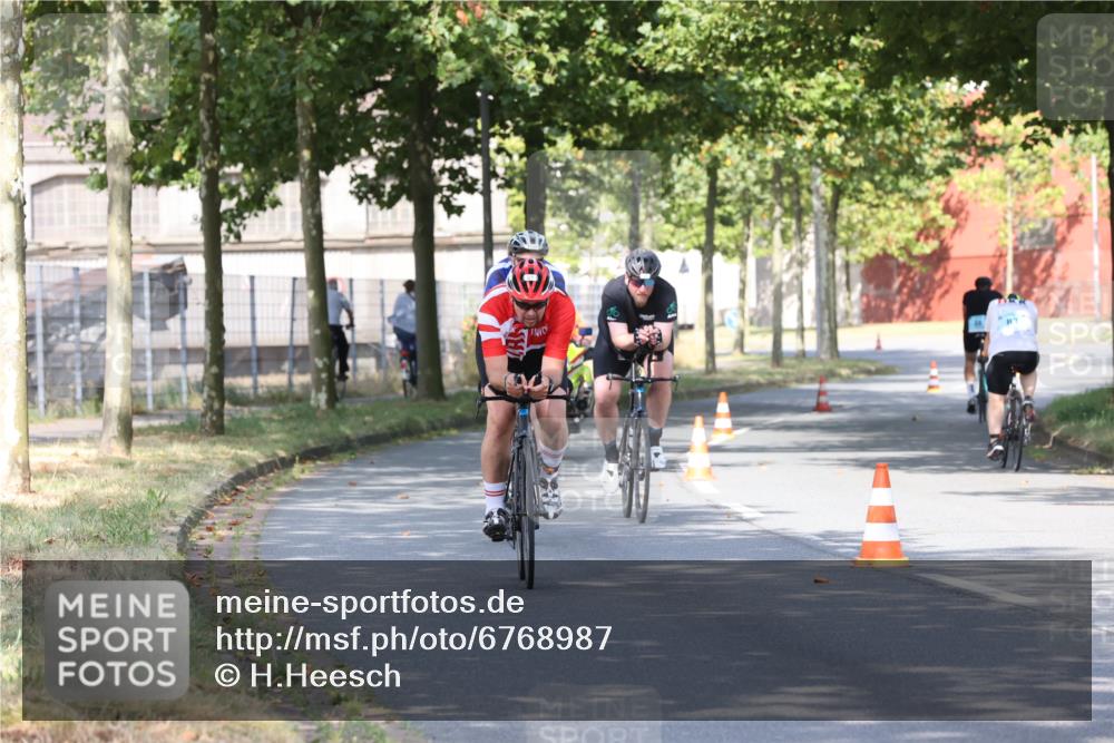 11.08.2024 - GEWOBA Citytriathlon Bremen H.Heesch http://msf.ph/oto/6768987 11.08.2024 10:24:35 Radfahren 2, 18, 67, 68, 88 meine-sportfotos.de
