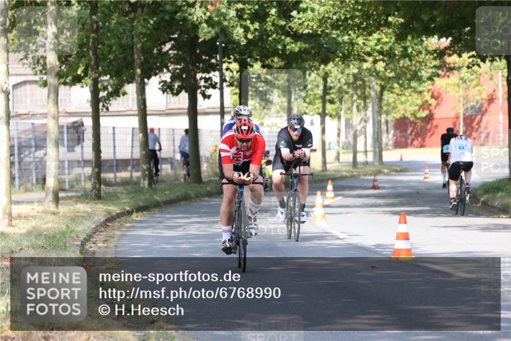 11.08.2024 - GEWOBA Citytriathlon Bremen H.Heesch http://msf.ph/oto/6768990 11.08.2024 10:24:35 Radfahren 2, 18, 67, 68, 88 meine-sportfotos.de