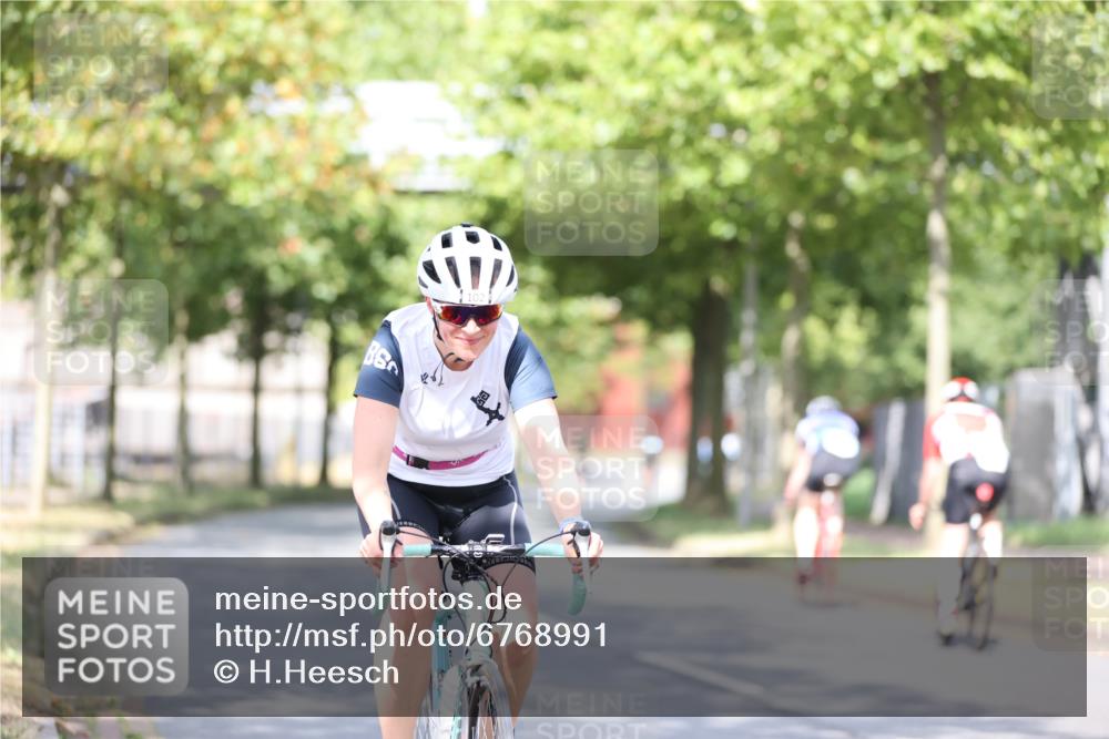 11.08.2024 - GEWOBA Citytriathlon Bremen H.Heesch http://msf.ph/oto/6768991 11.08.2024 10:41:54 Radfahren 5, 7, 75, 102 meine-sportfotos.de