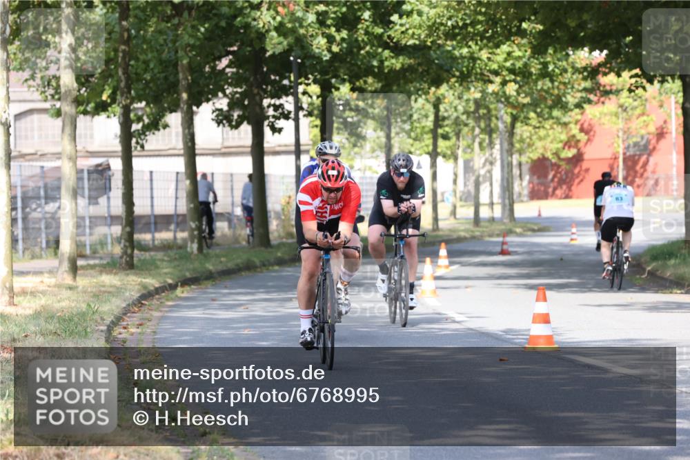 11.08.2024 - GEWOBA Citytriathlon Bremen H.Heesch http://msf.ph/oto/6768995 11.08.2024 10:24:35 Radfahren 2, 18, 67, 68, 88 meine-sportfotos.de