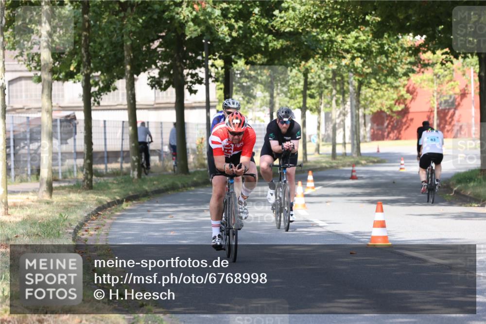 11.08.2024 - GEWOBA Citytriathlon Bremen H.Heesch http://msf.ph/oto/6768998 11.08.2024 10:24:35 Radfahren 2, 18, 67, 68, 88 meine-sportfotos.de
