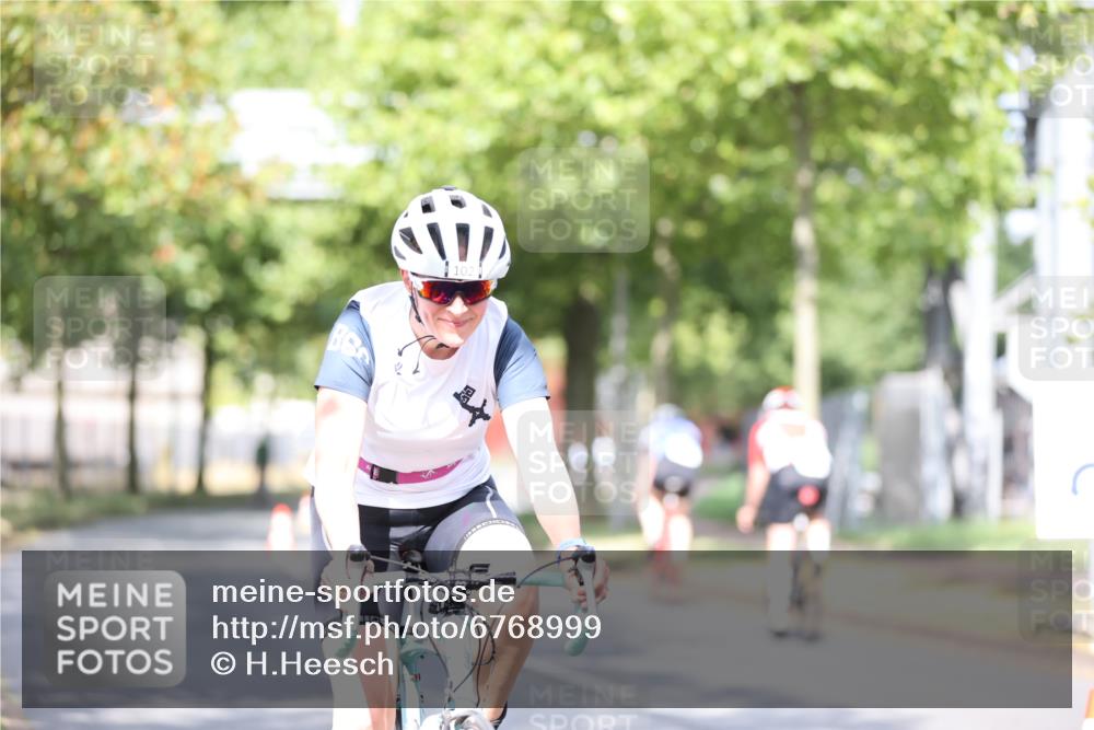 11.08.2024 - GEWOBA Citytriathlon Bremen H.Heesch http://msf.ph/oto/6768999 11.08.2024 10:41:54 Radfahren 5, 7, 75, 102 meine-sportfotos.de