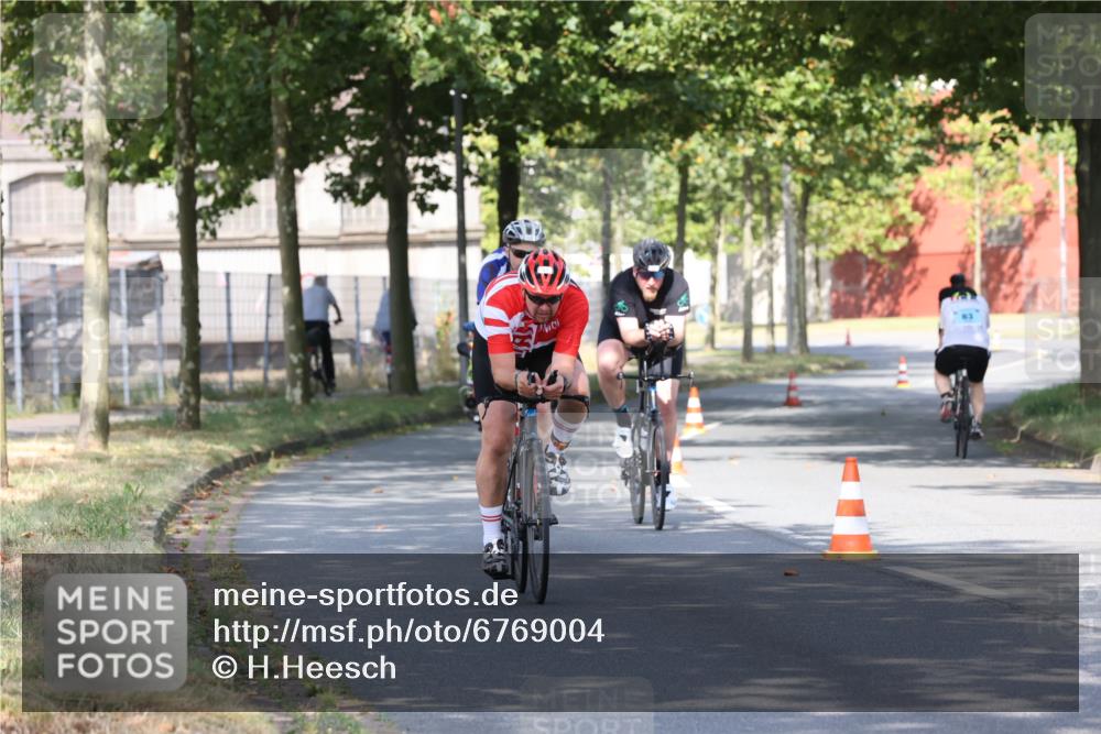 11.08.2024 - GEWOBA Citytriathlon Bremen H.Heesch http://msf.ph/oto/6769004 11.08.2024 10:24:35 Radfahren 2, 18, 67, 68, 88 meine-sportfotos.de